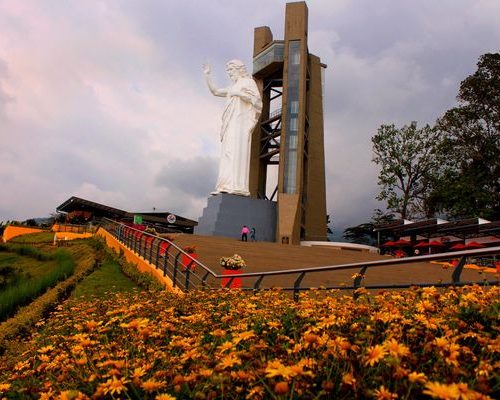 PARQUE CERRO DEL SANTÍSIMO & CITY TOUR