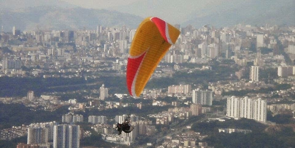 Parapente en la Mesa de Ruitoque