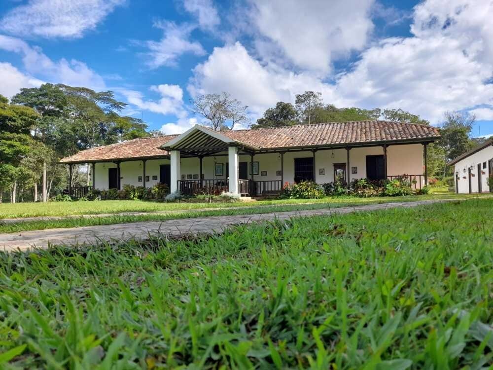 Hacienda El Roble, la Mesa de los Santos